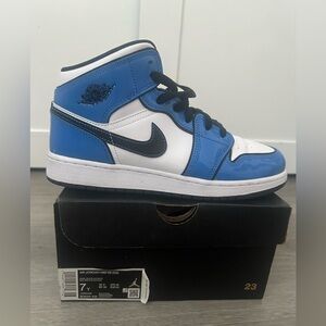 Air Jordan 1 Mid SE